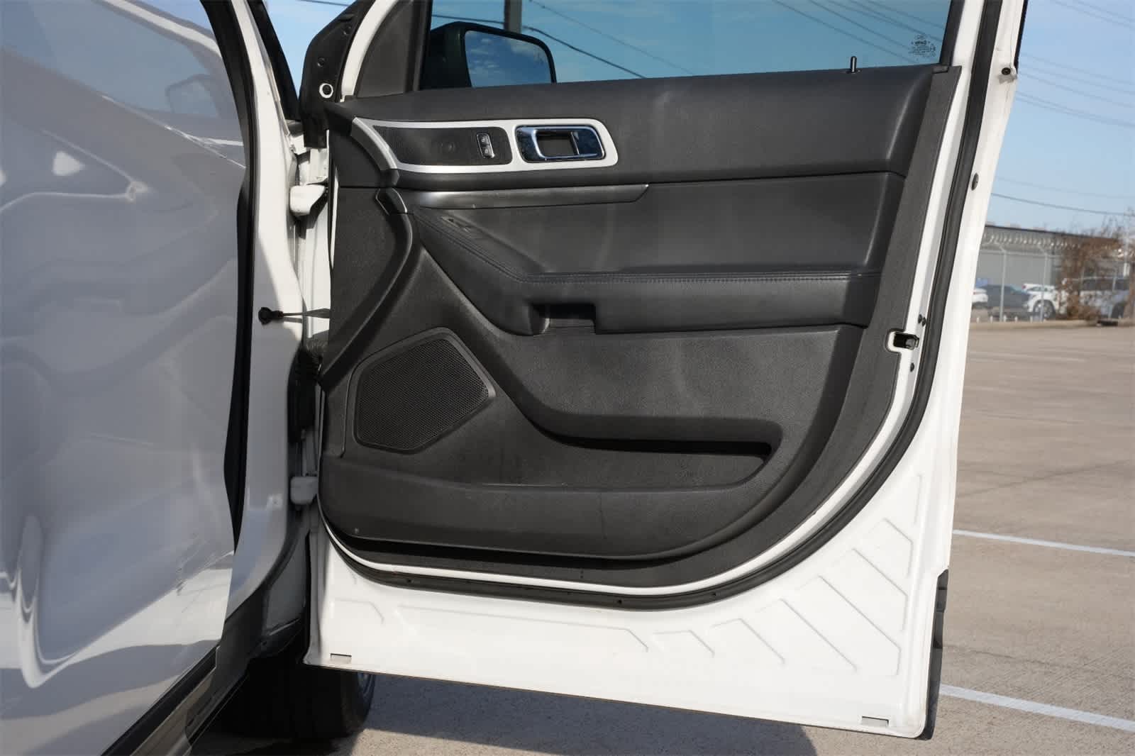 Thumbnail: 2015 Ford Explorer - 23