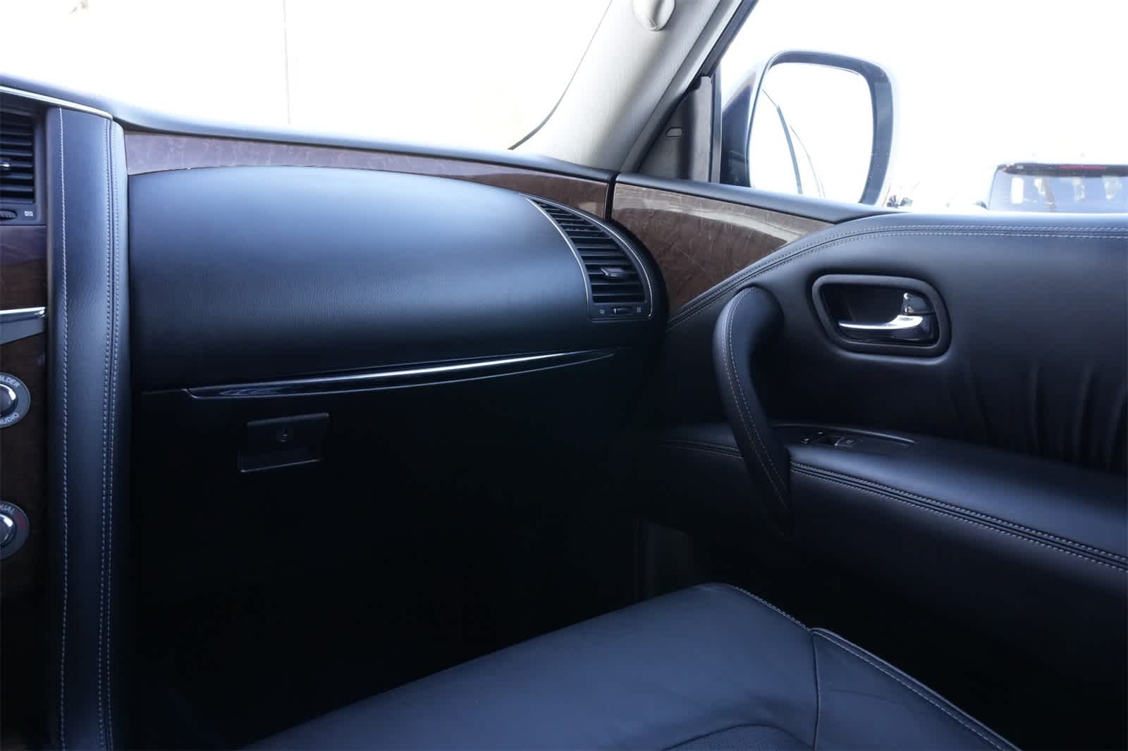 Thumbnail: 2017 INFINITI QX80 - 8