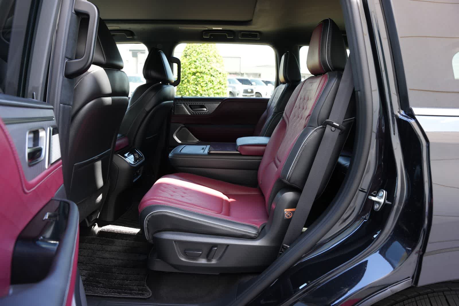 Thumbnail: 2026 INFINITI QX80 - 19