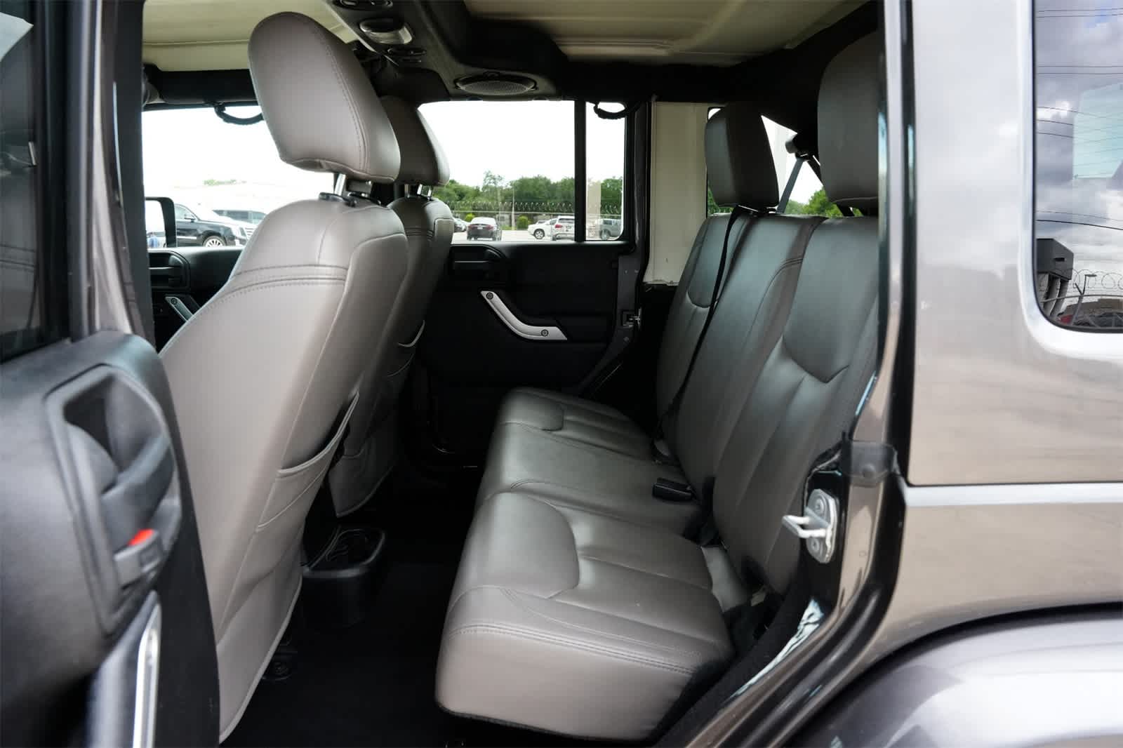 Thumbnail: 2014 Jeep Wrangler - 18