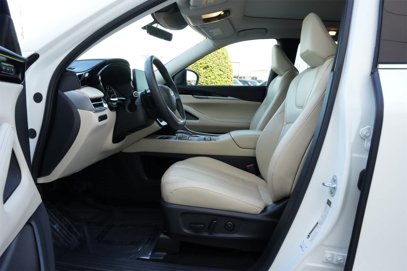 Thumbnail: 2025 INFINITI QX60 - 15