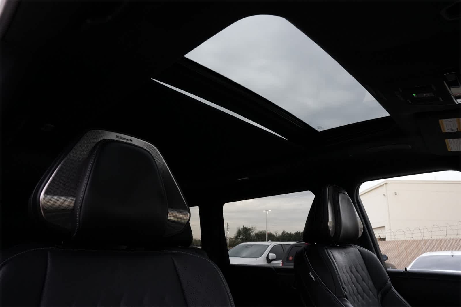 Thumbnail: 2026 INFINITI QX80 - 24