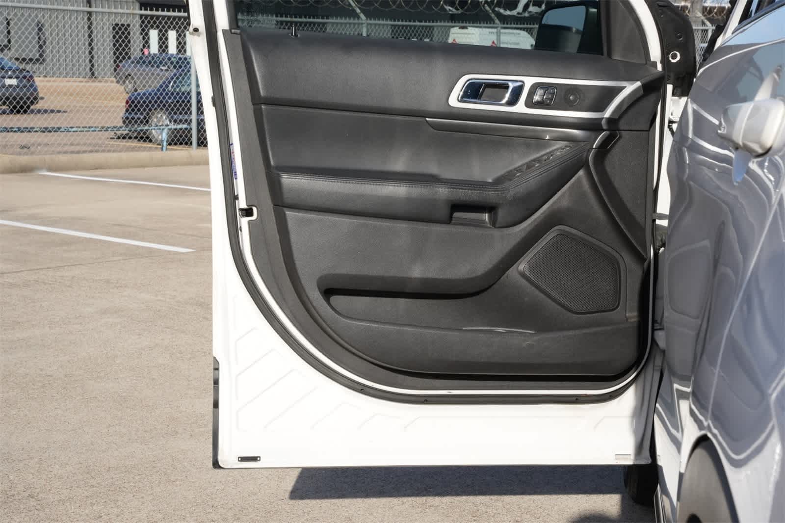 Thumbnail: 2015 Ford Explorer - 18