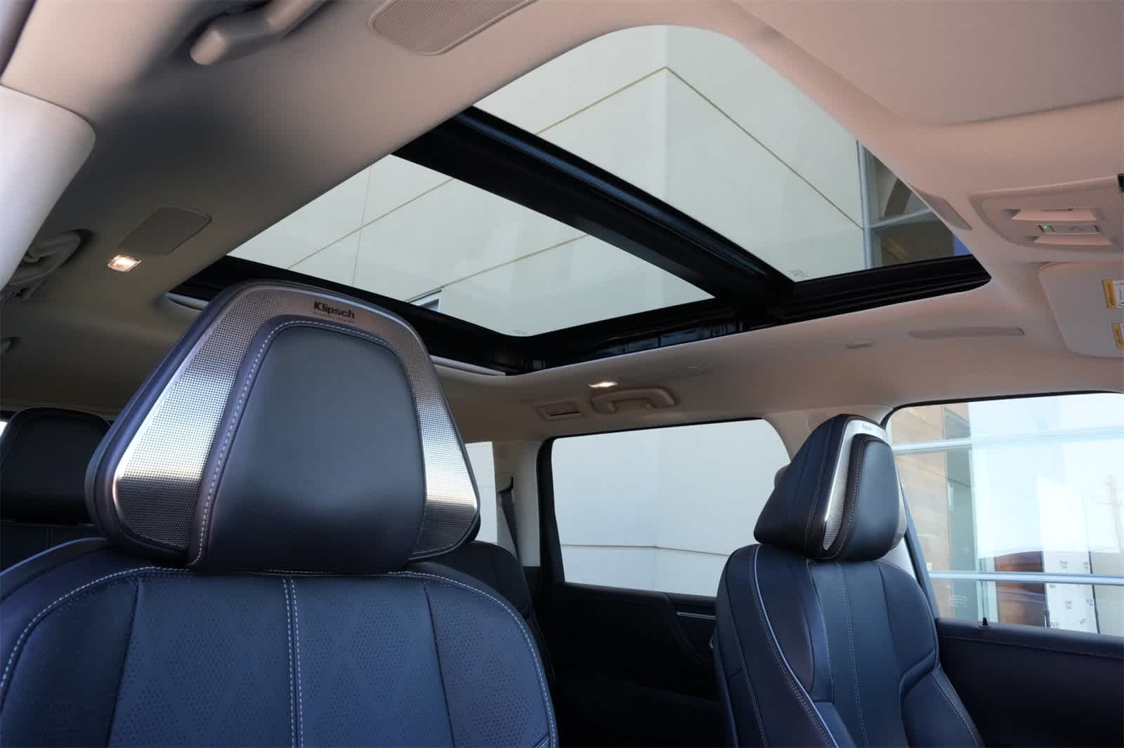 Thumbnail: 2025 INFINITI QX80 - 24