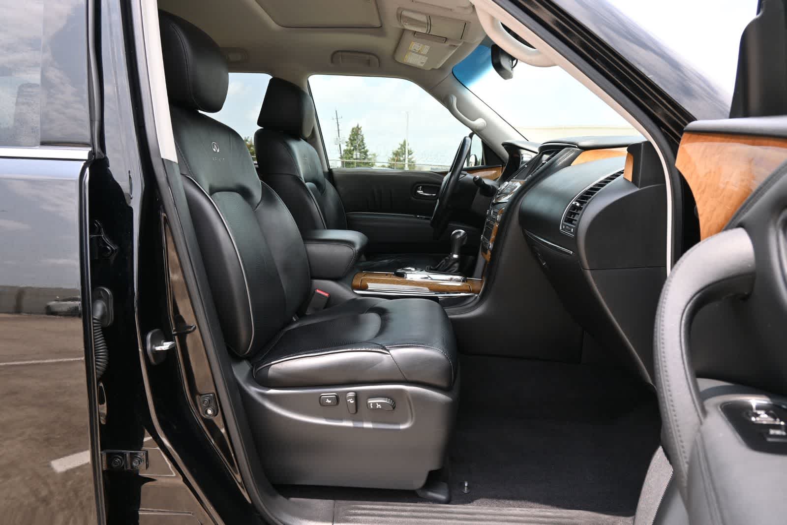 Thumbnail: 2012 INFINITI QX56 - 24