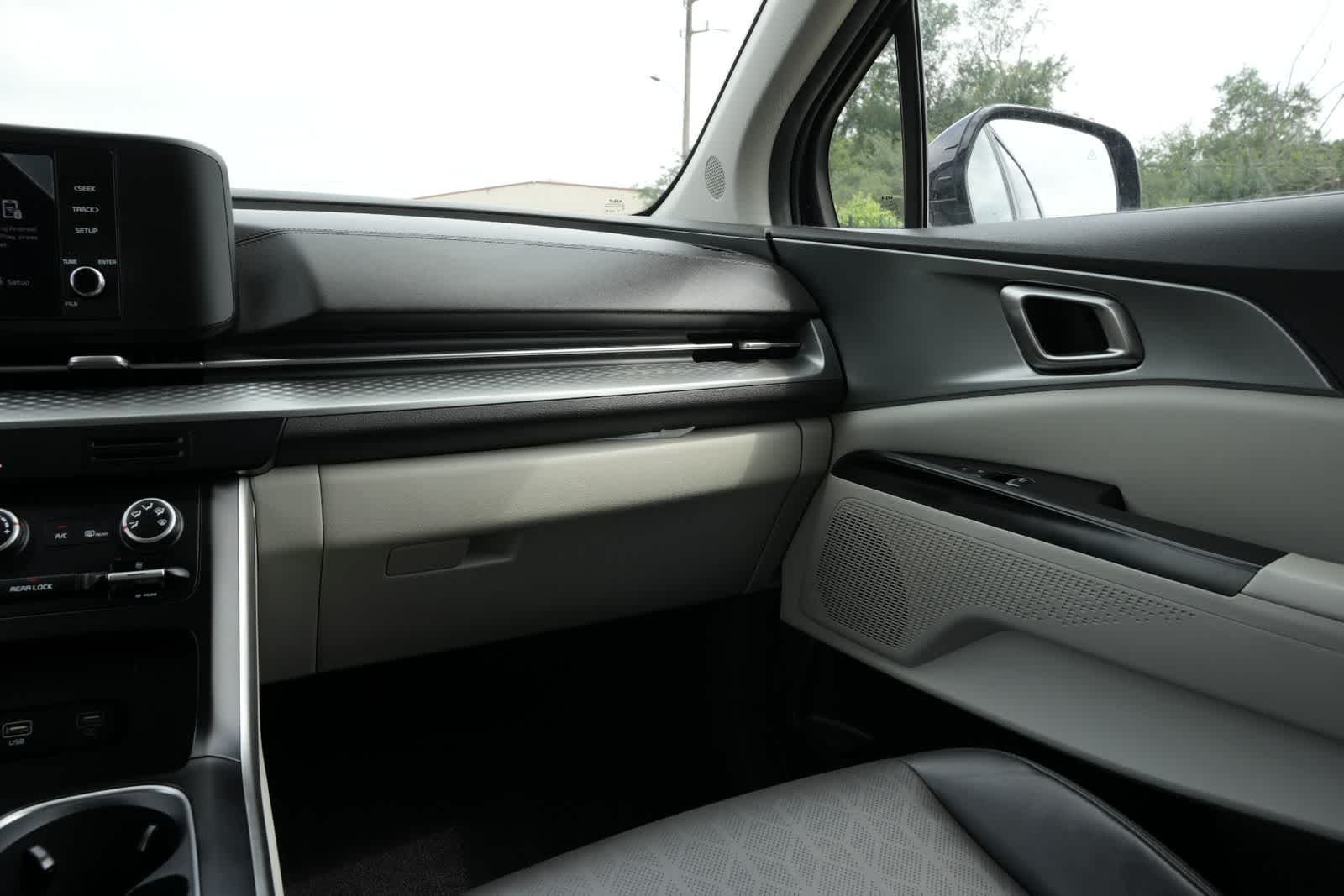 Thumbnail: 2024 Kia Carnival - 8