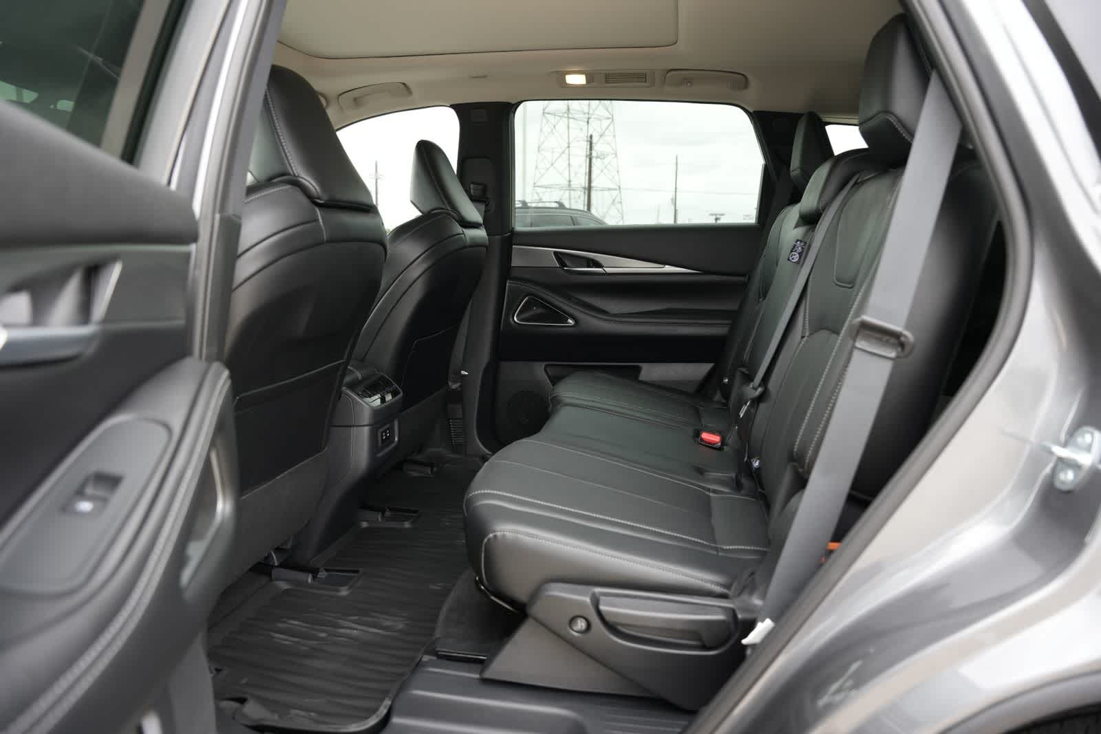 Thumbnail: 2027 INFINITI QX60 - 18