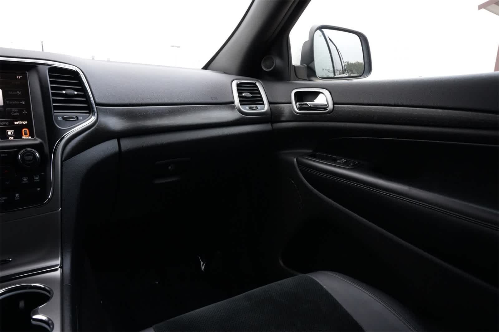 Thumbnail: 2017 Jeep Grand Cherokee - 8