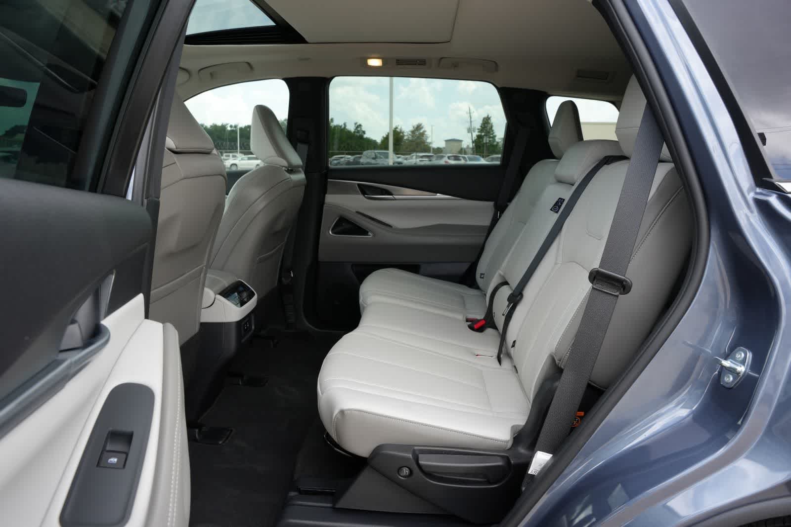 Thumbnail: 2027 INFINITI QX60 - 18