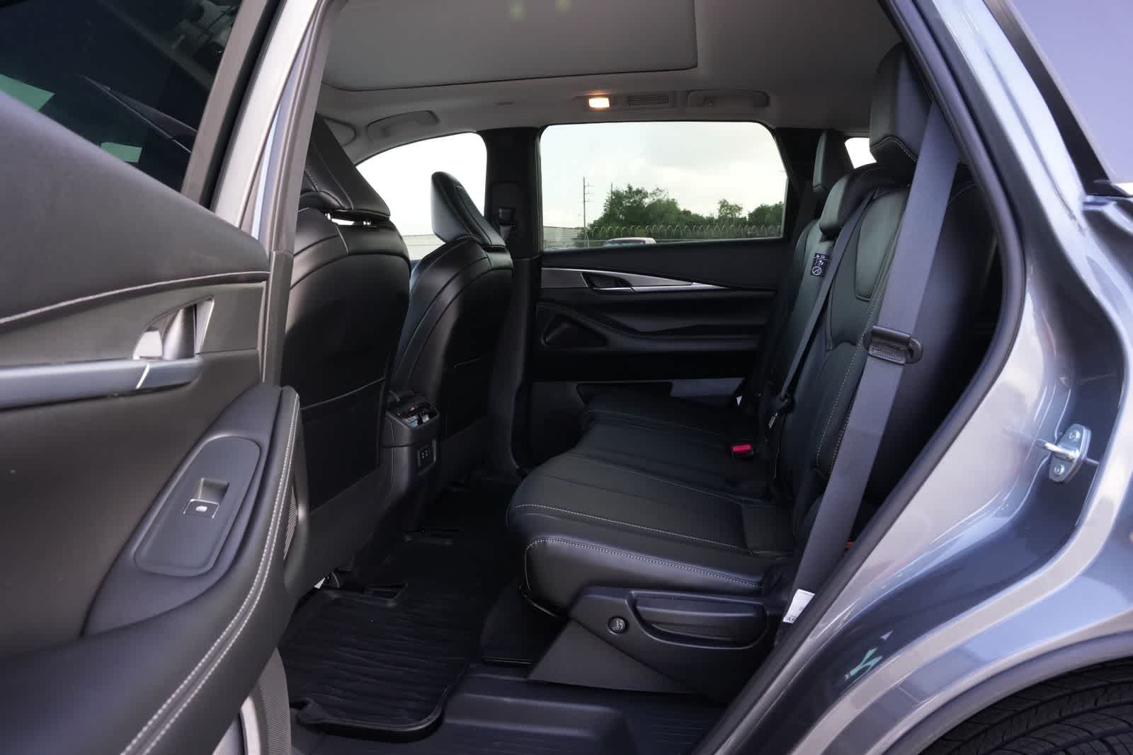 Thumbnail: 2026 INFINITI QX60 - 19