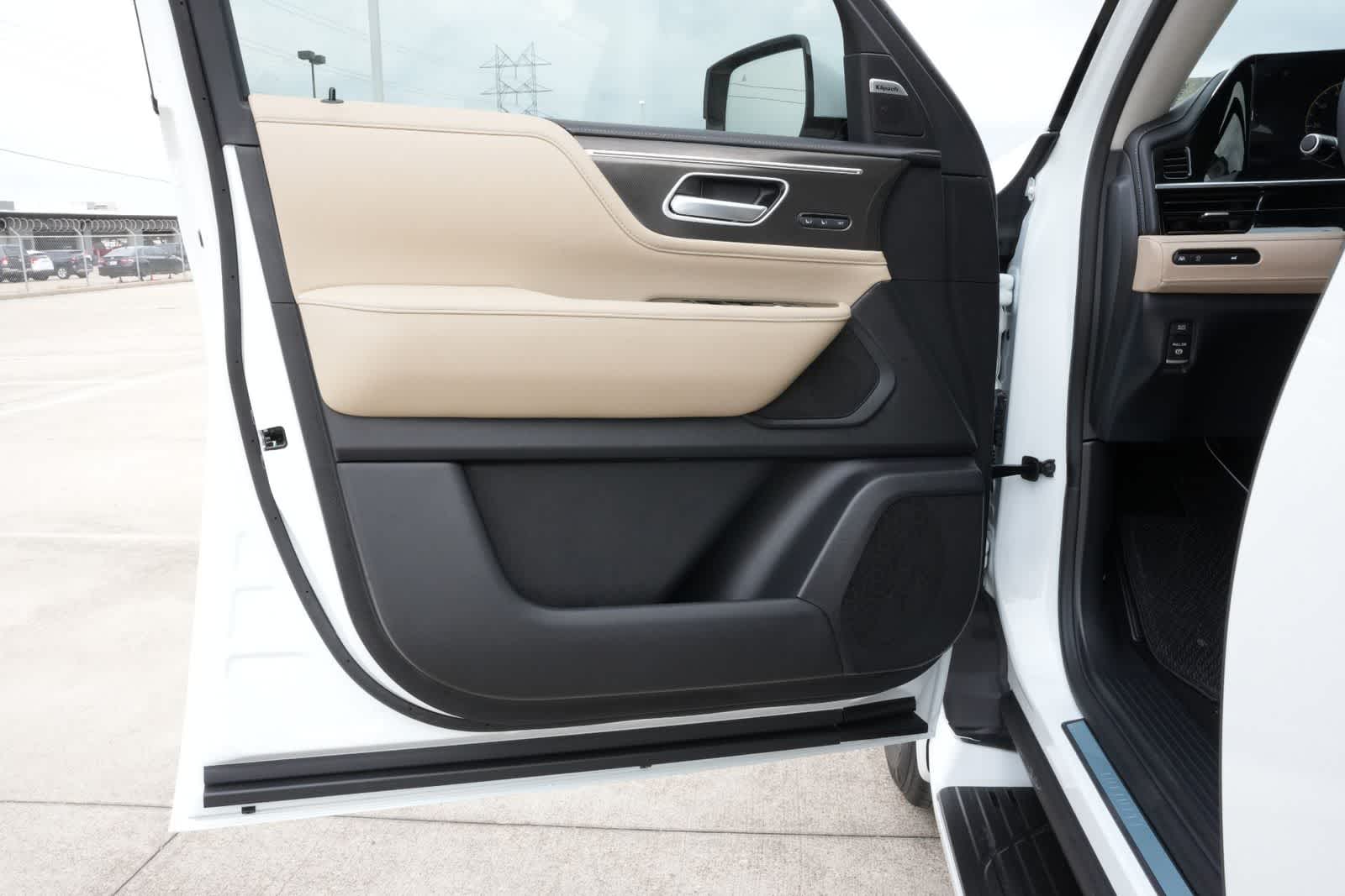 Thumbnail: 2026 INFINITI QX80 - 18