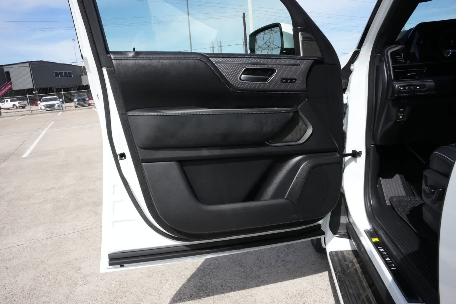 Thumbnail: 2026 INFINITI QX80 - 18