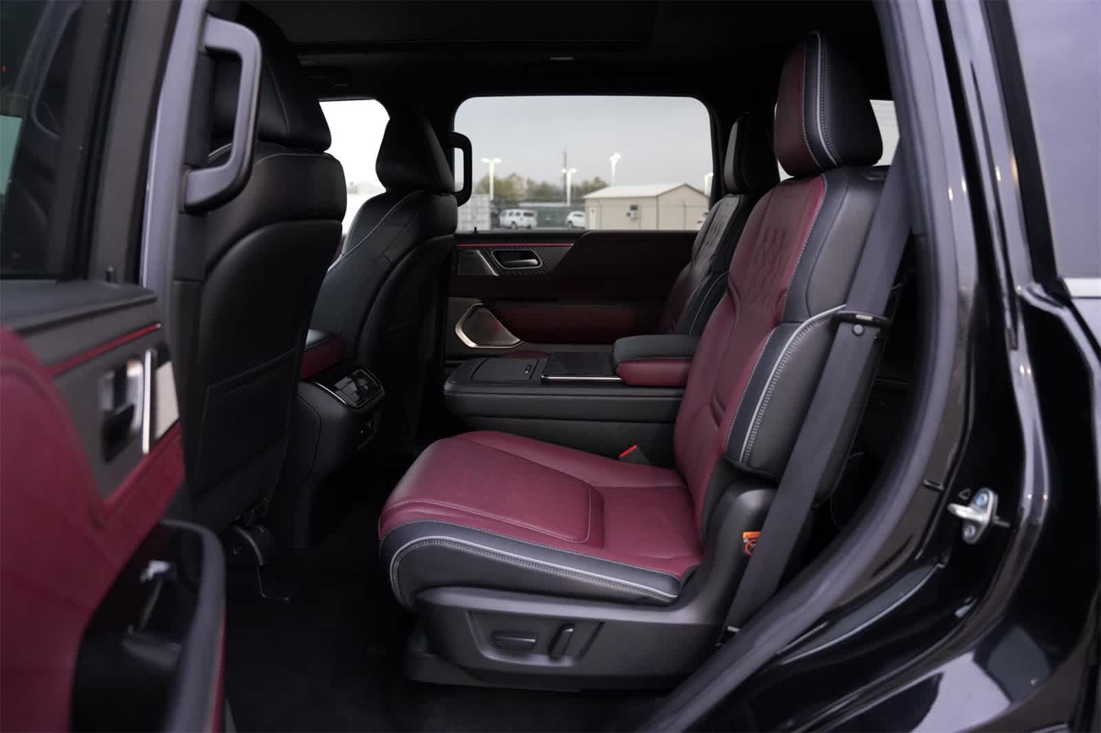 Thumbnail: 2025 INFINITI QX80 - 17