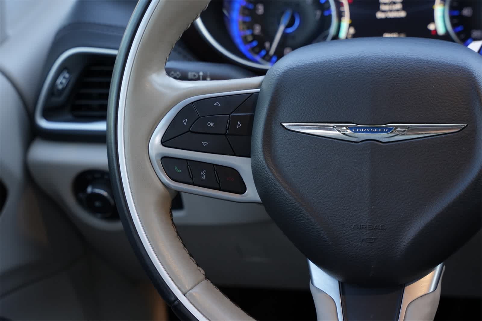 Thumbnail: 2020 Chrysler Pacifica - 9