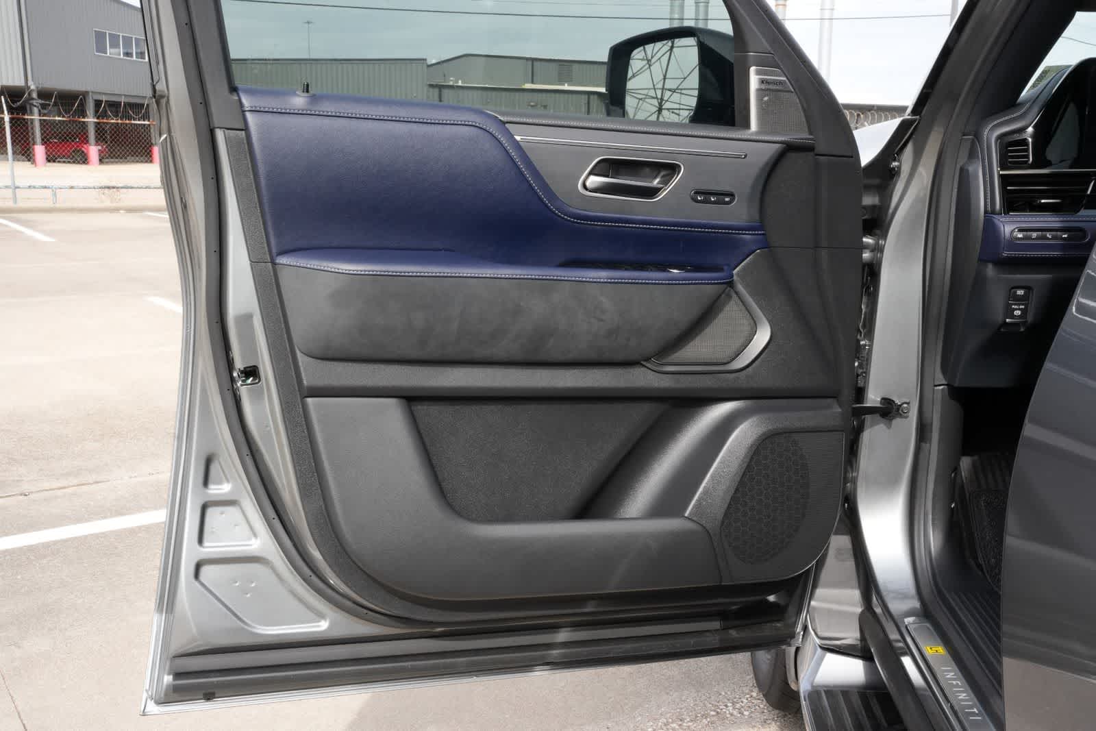 Thumbnail: 2026 INFINITI QX80 - 18