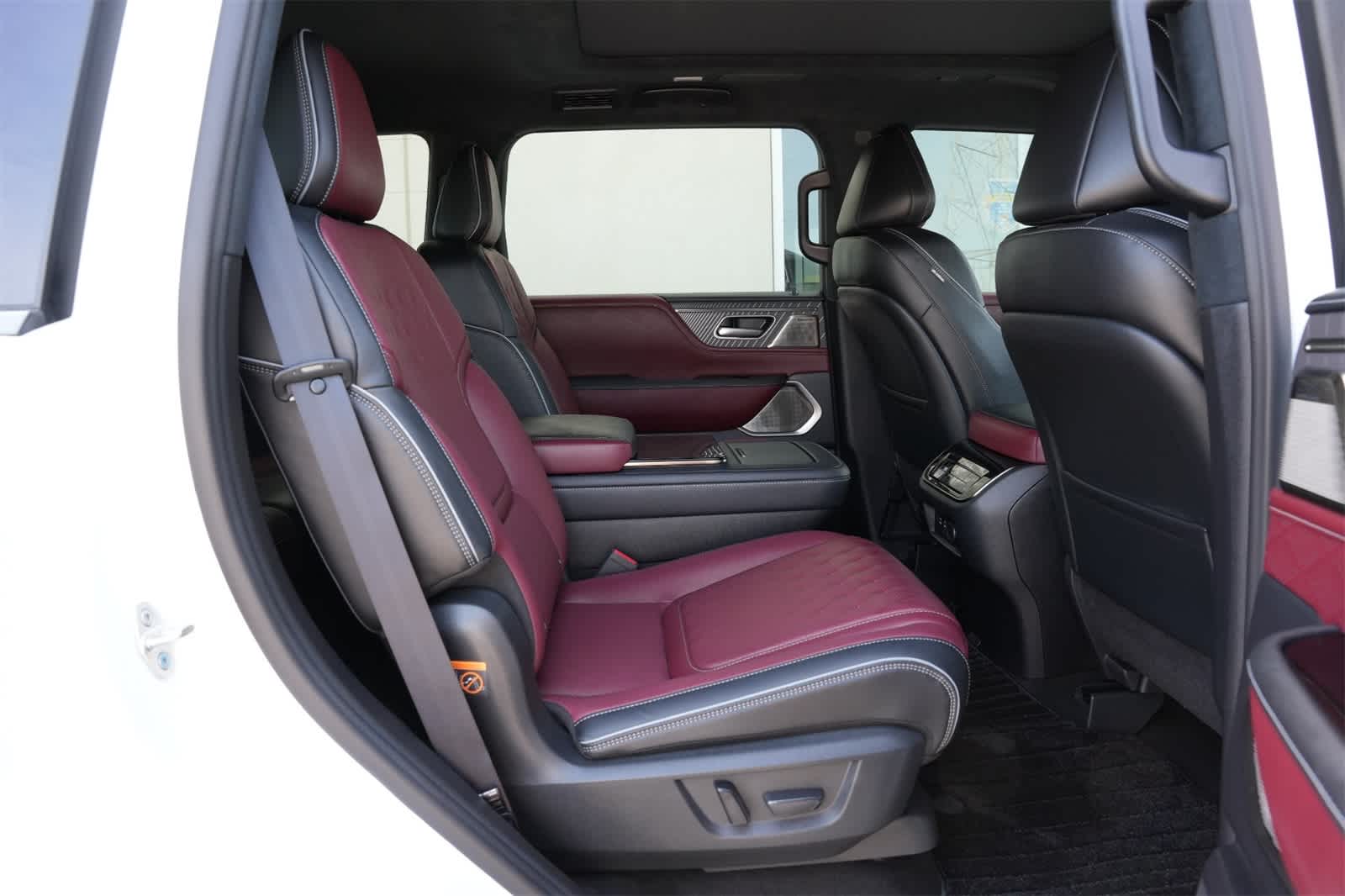 Thumbnail: 2026 INFINITI QX80 - 21