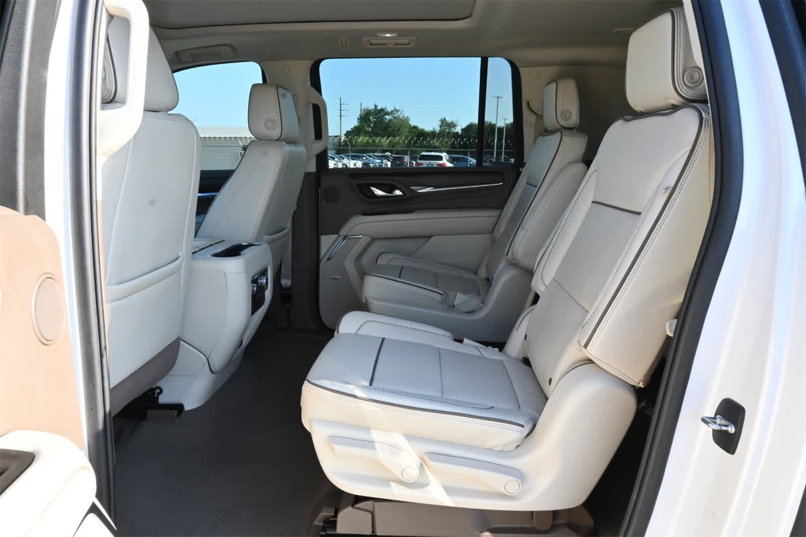 Thumbnail: 2023 GMC Yukon XL - 19