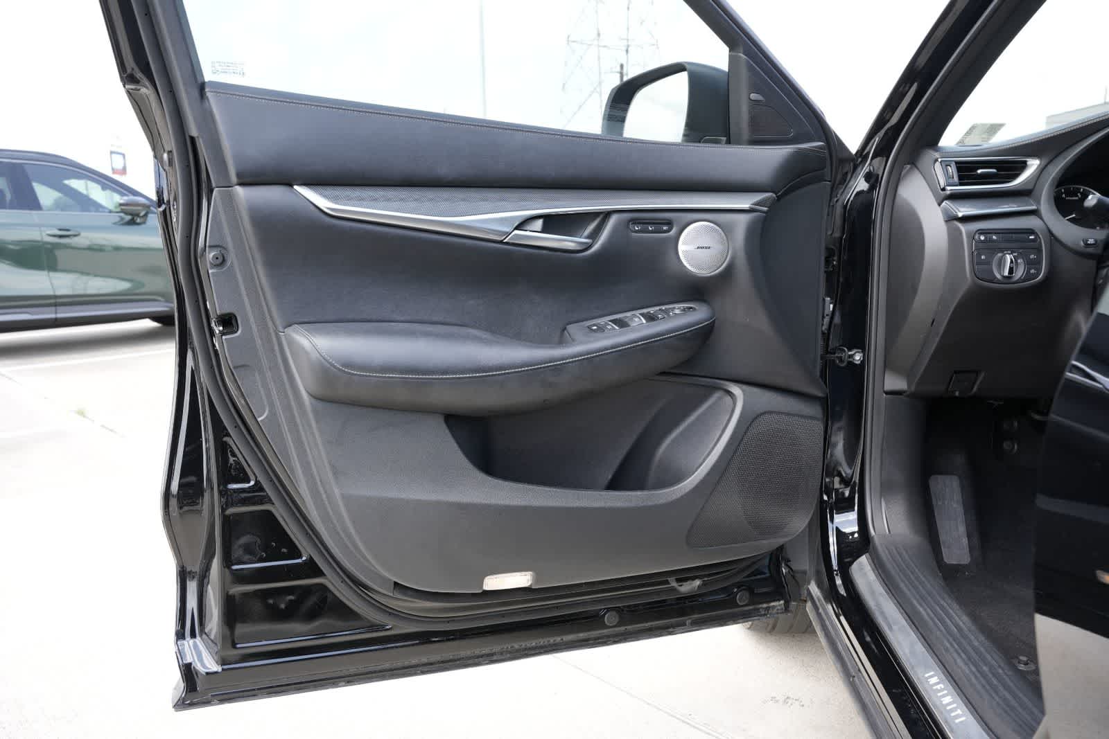 Thumbnail: 2023 INFINITI QX50 - 16