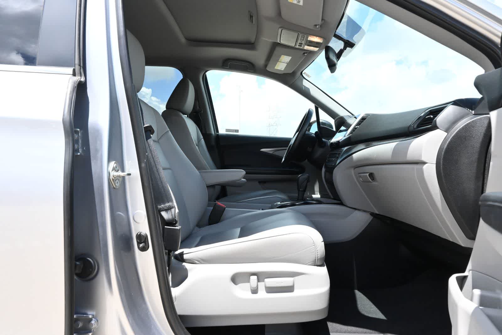 Thumbnail: 2018 Honda Pilot - 24
