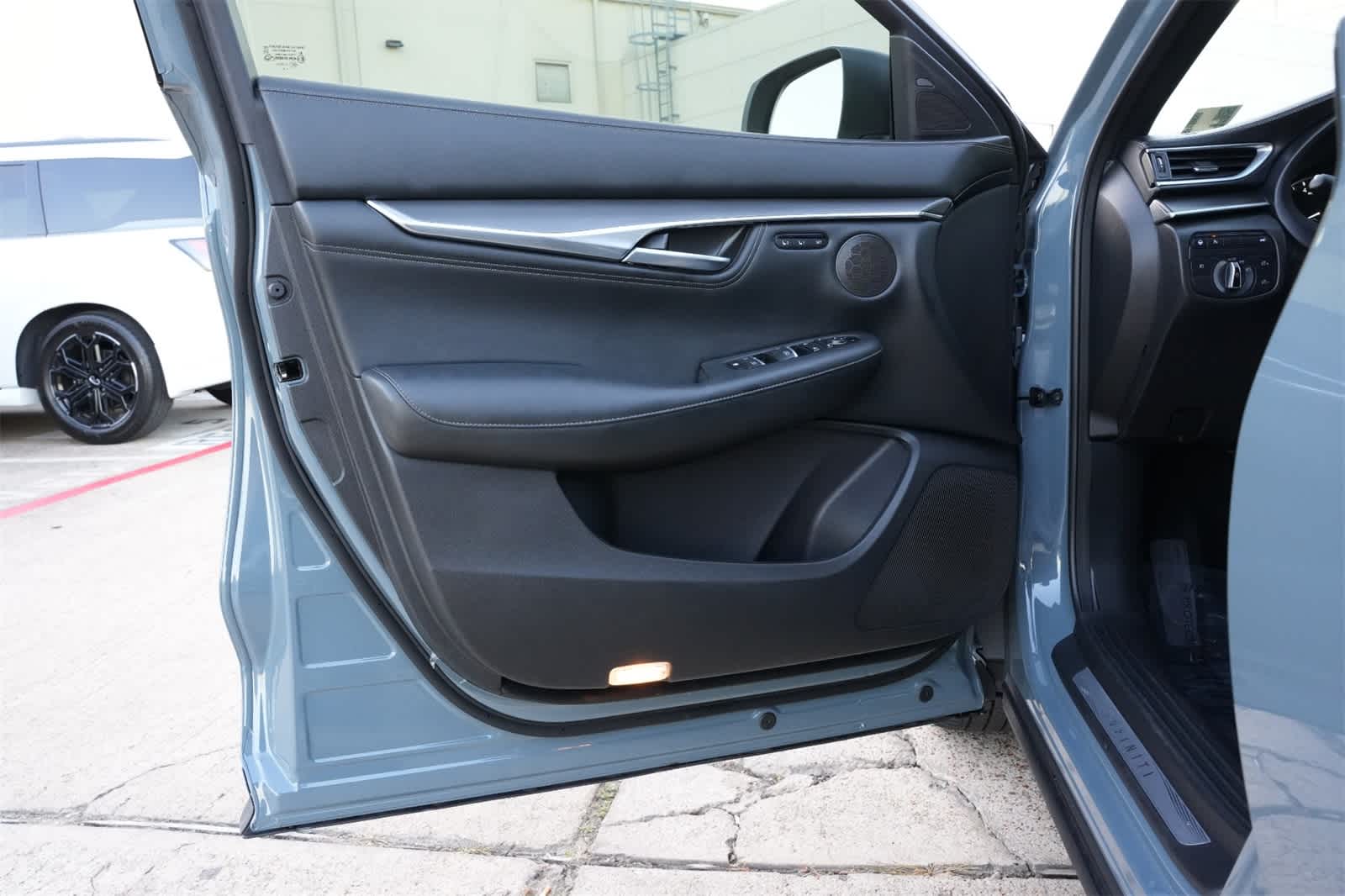 Thumbnail: 2025 INFINITI QX55 - 18