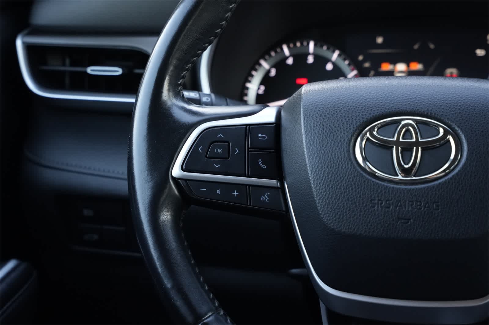 Thumbnail: 2022 Toyota Highlander - 10