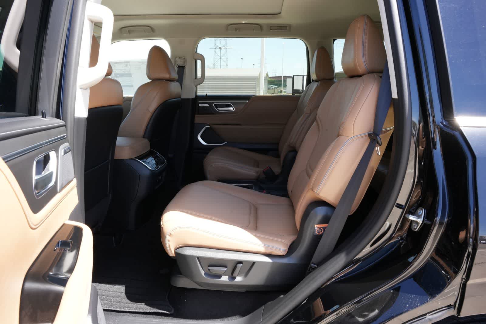 Thumbnail: 2026 INFINITI QX80 - 19