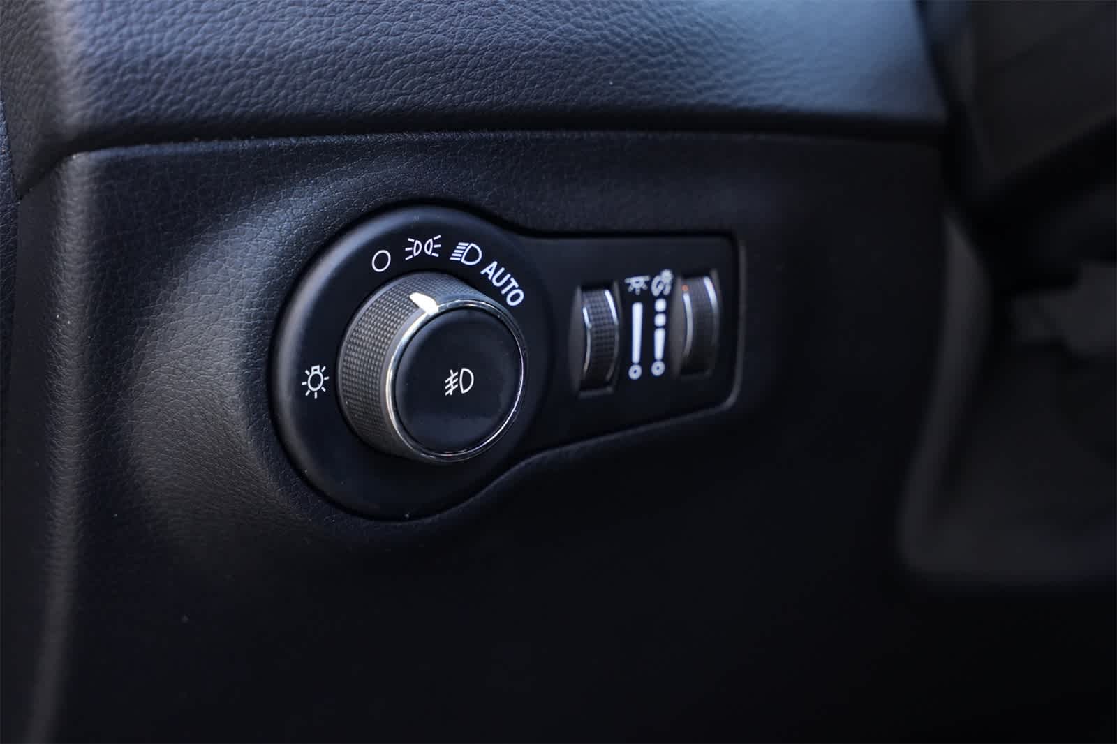 Thumbnail: 2019 Jeep Compass - 14