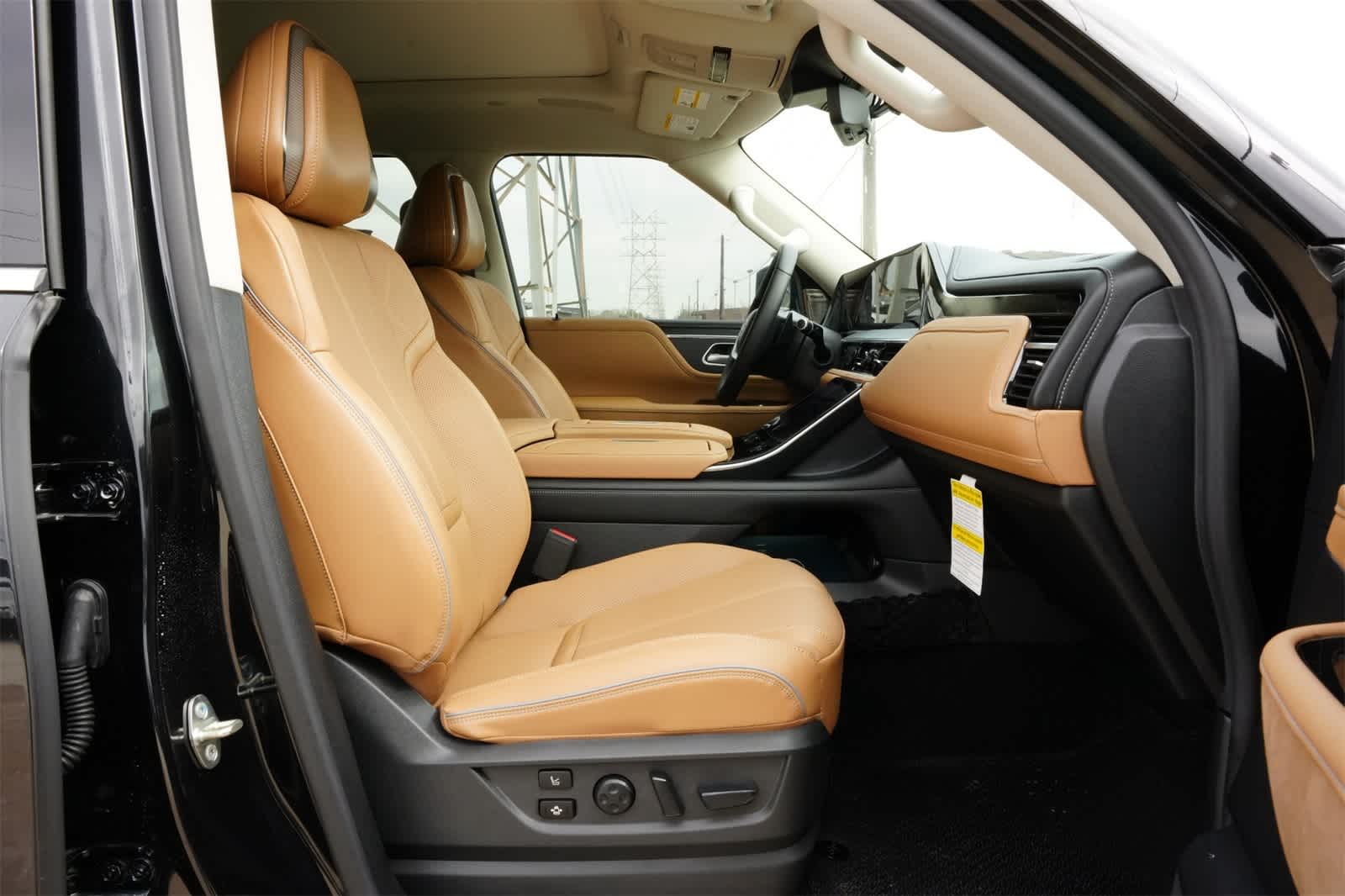 Thumbnail: 2025 INFINITI QX80 - 24