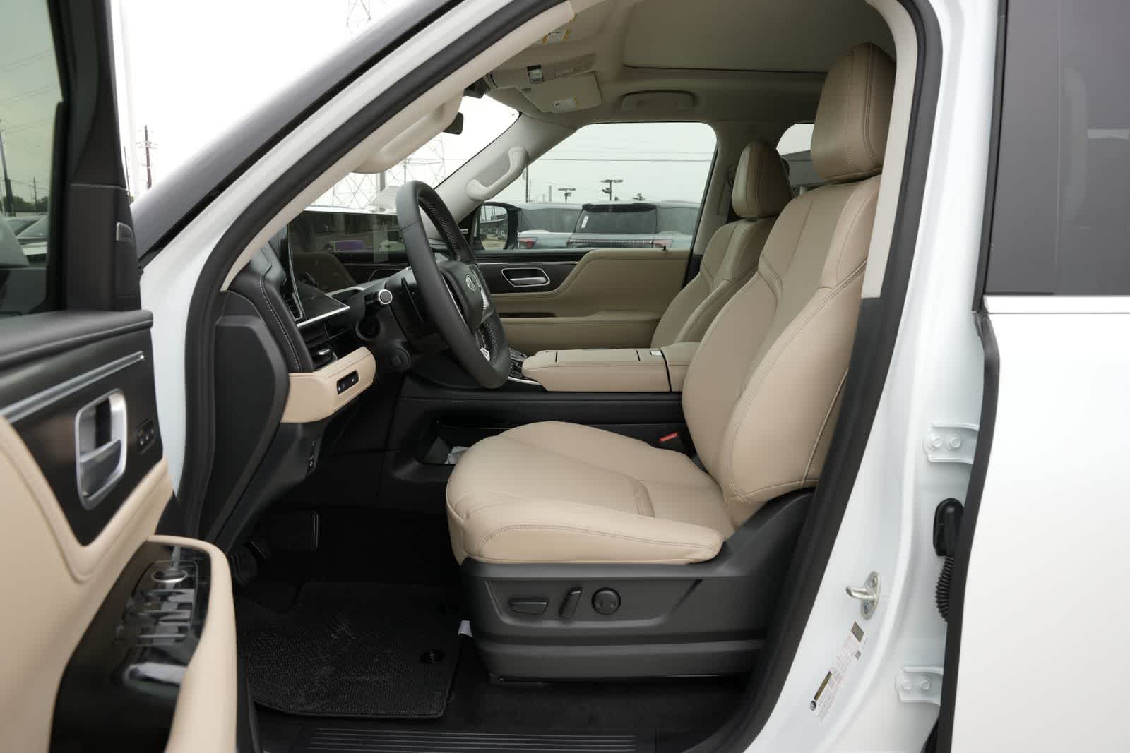 Thumbnail: 2026 INFINITI QX80 - 16