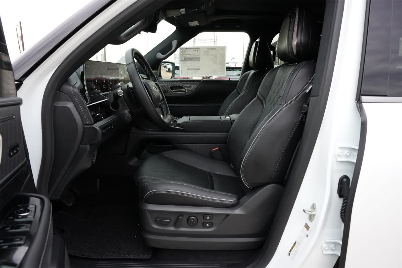 Thumbnail: 2026 INFINITI QX80 - 17