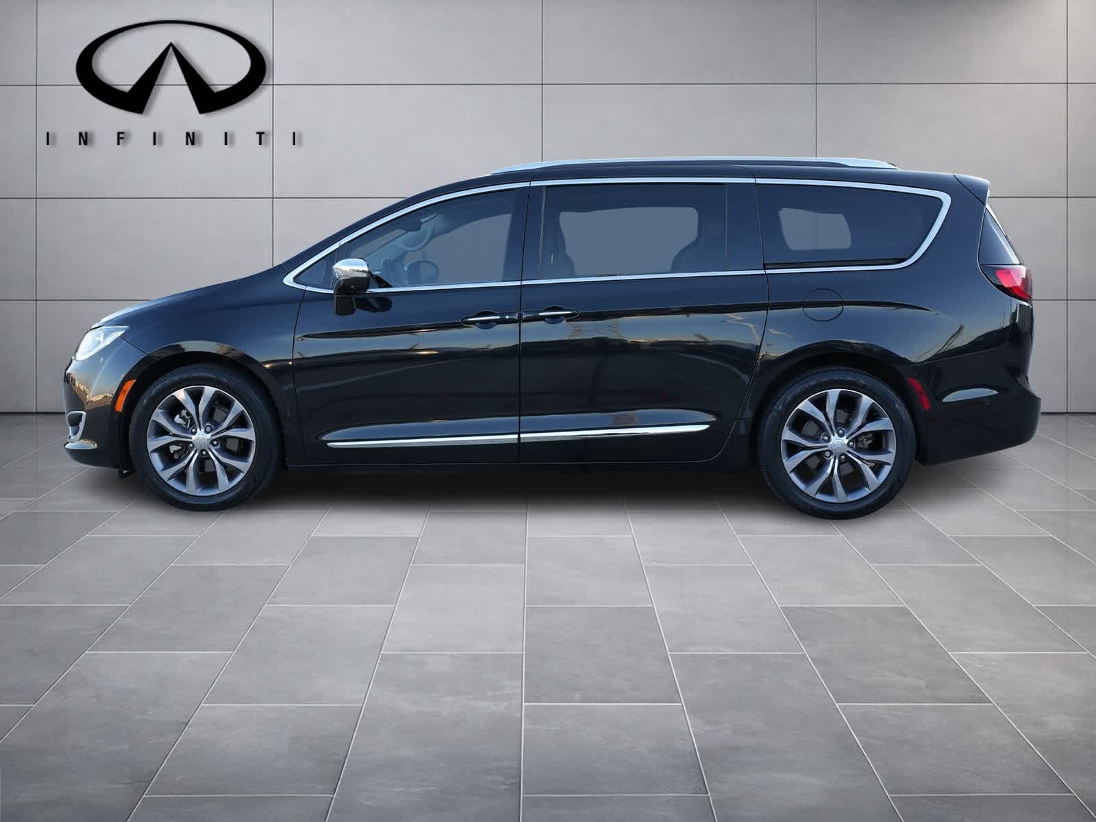 Thumbnail: 2020 Chrysler Pacifica - 4