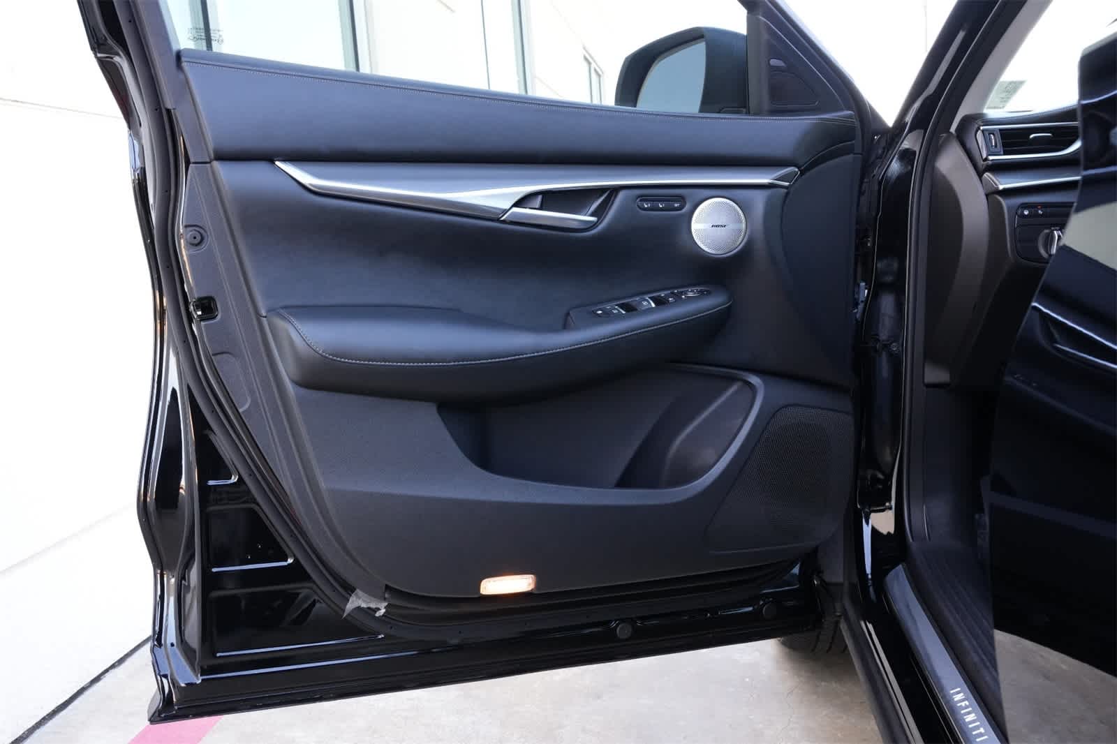 Thumbnail: 2025 INFINITI QX50 - 18