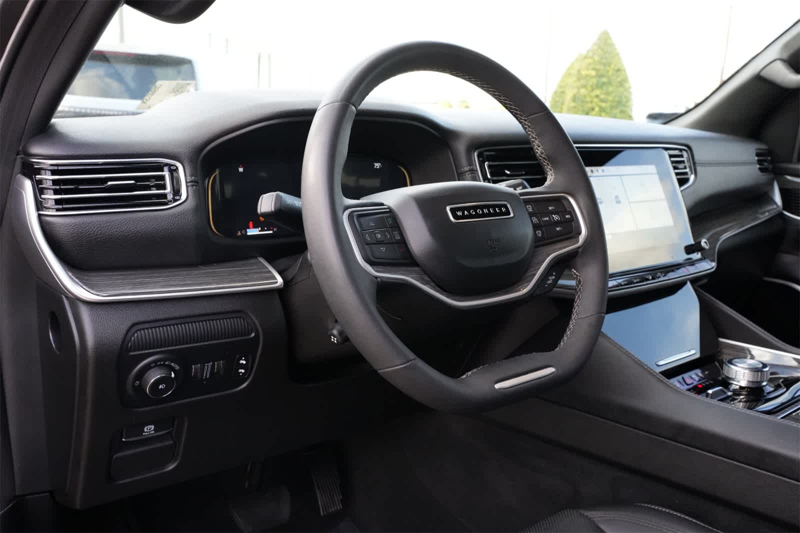 Thumbnail: 2022 Jeep Wagoneer - 16