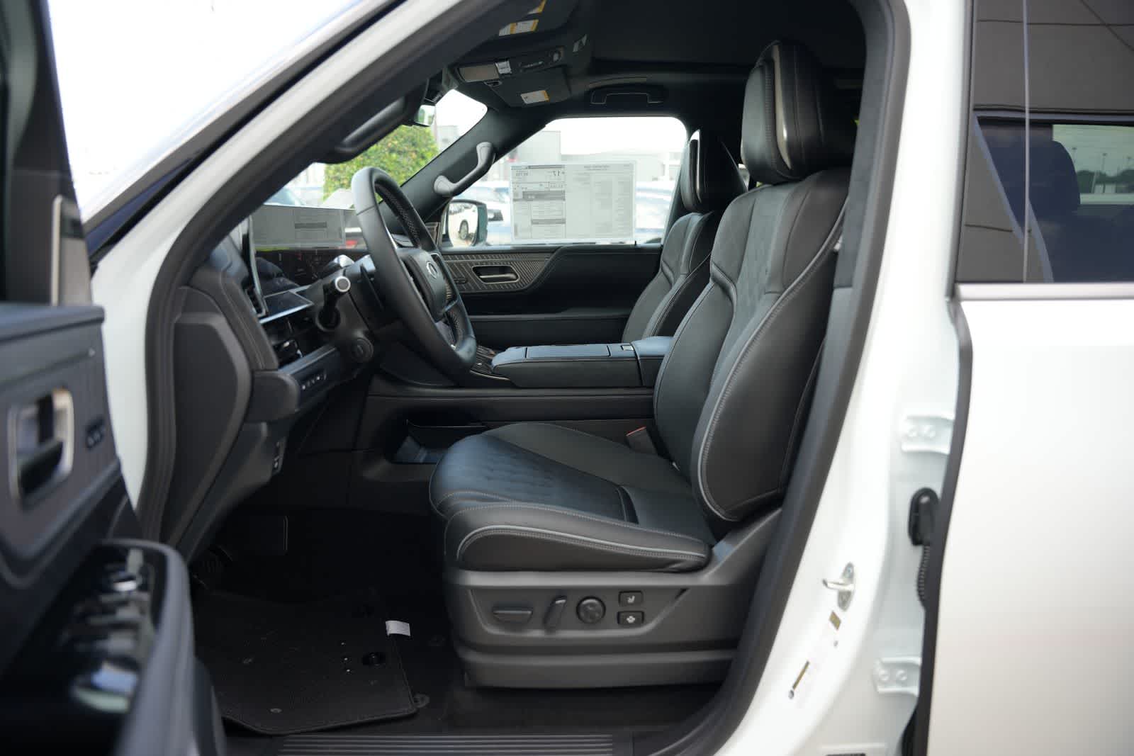 Thumbnail: 2026 INFINITI QX80 - 14