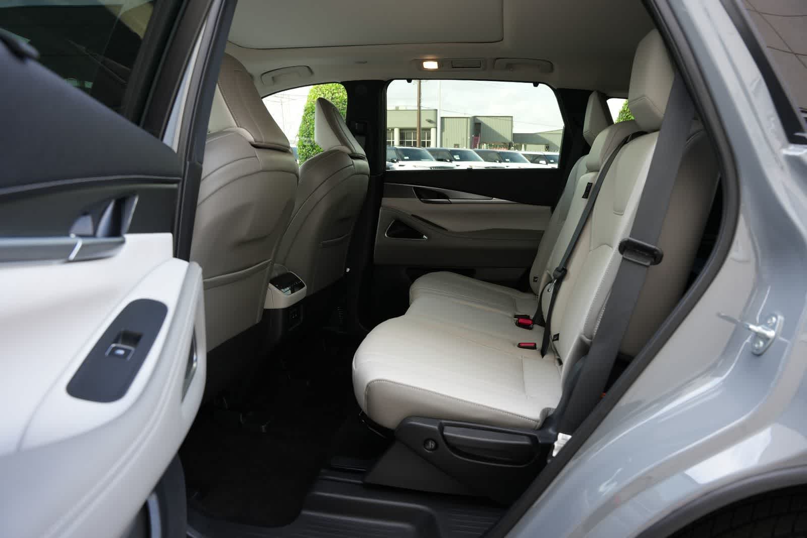 Thumbnail: 2026 INFINITI QX60 - 19