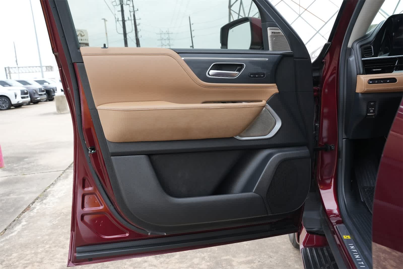 Thumbnail: 2025 INFINITI QX80 - 17