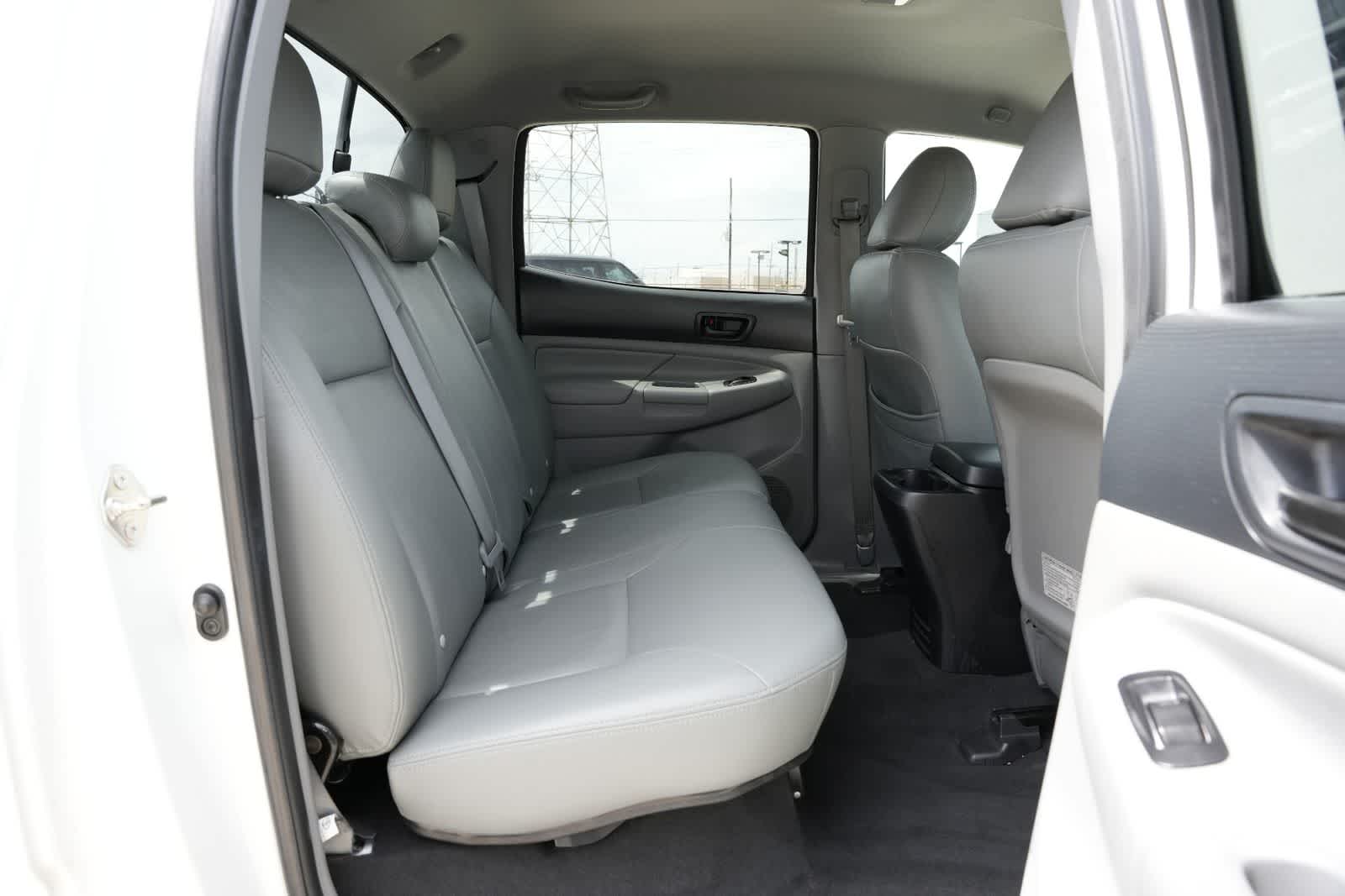 Thumbnail: 2015 Toyota Tacoma - 21