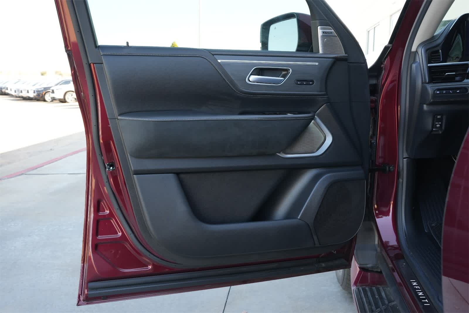 2025 INFINITI QX80 Sensory 17