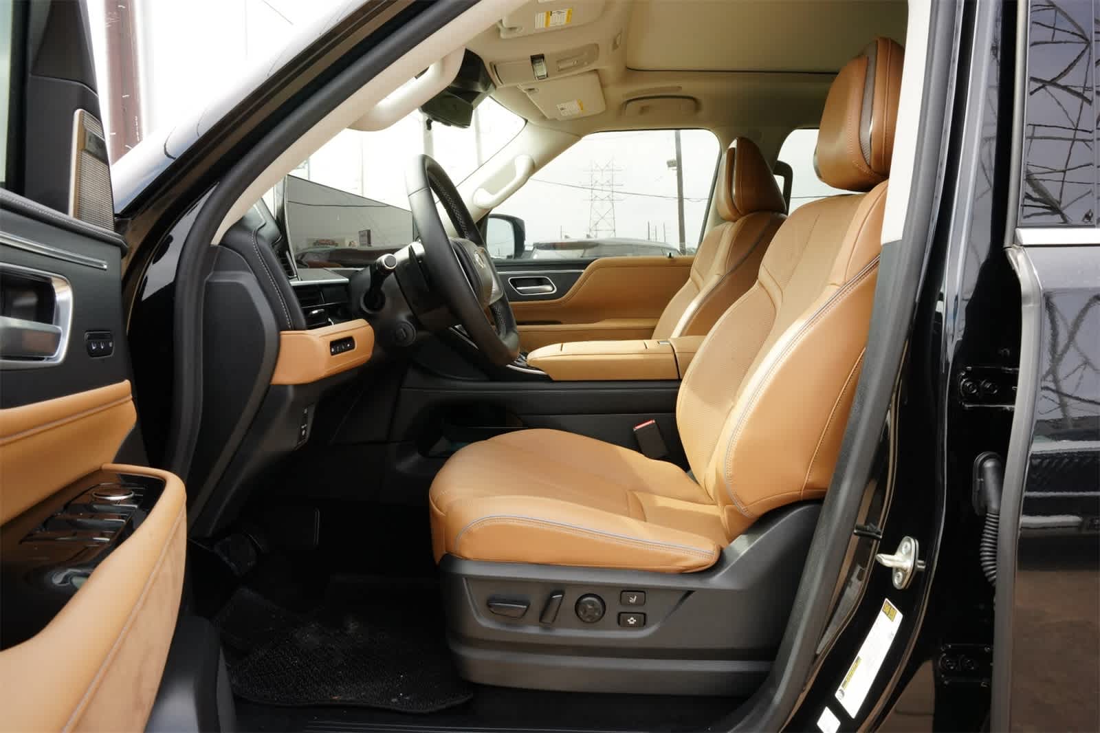 Thumbnail: 2025 INFINITI QX80 - 17