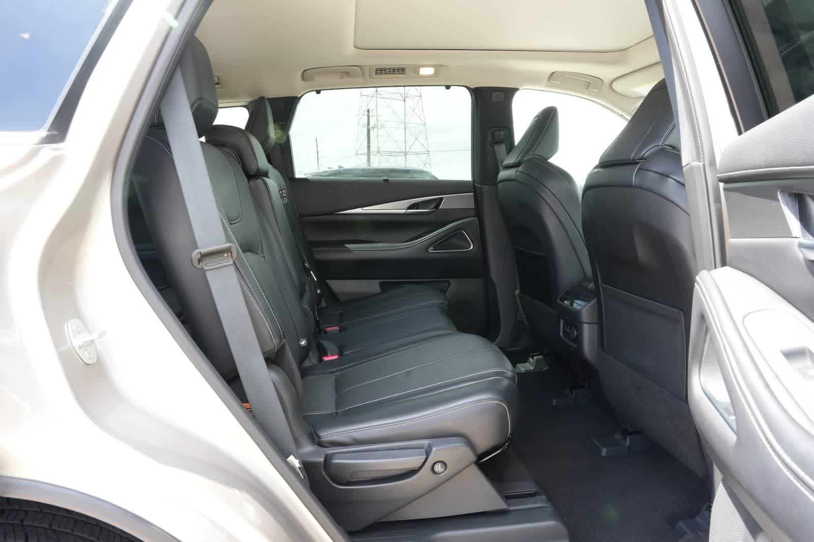 Thumbnail: 2023 INFINITI QX60 - 21