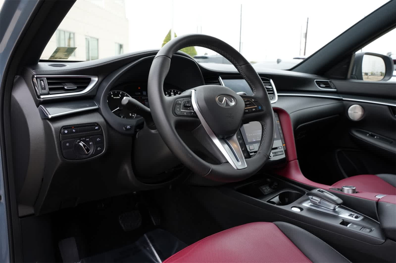 Thumbnail: 2025 INFINITI QX50 - 16