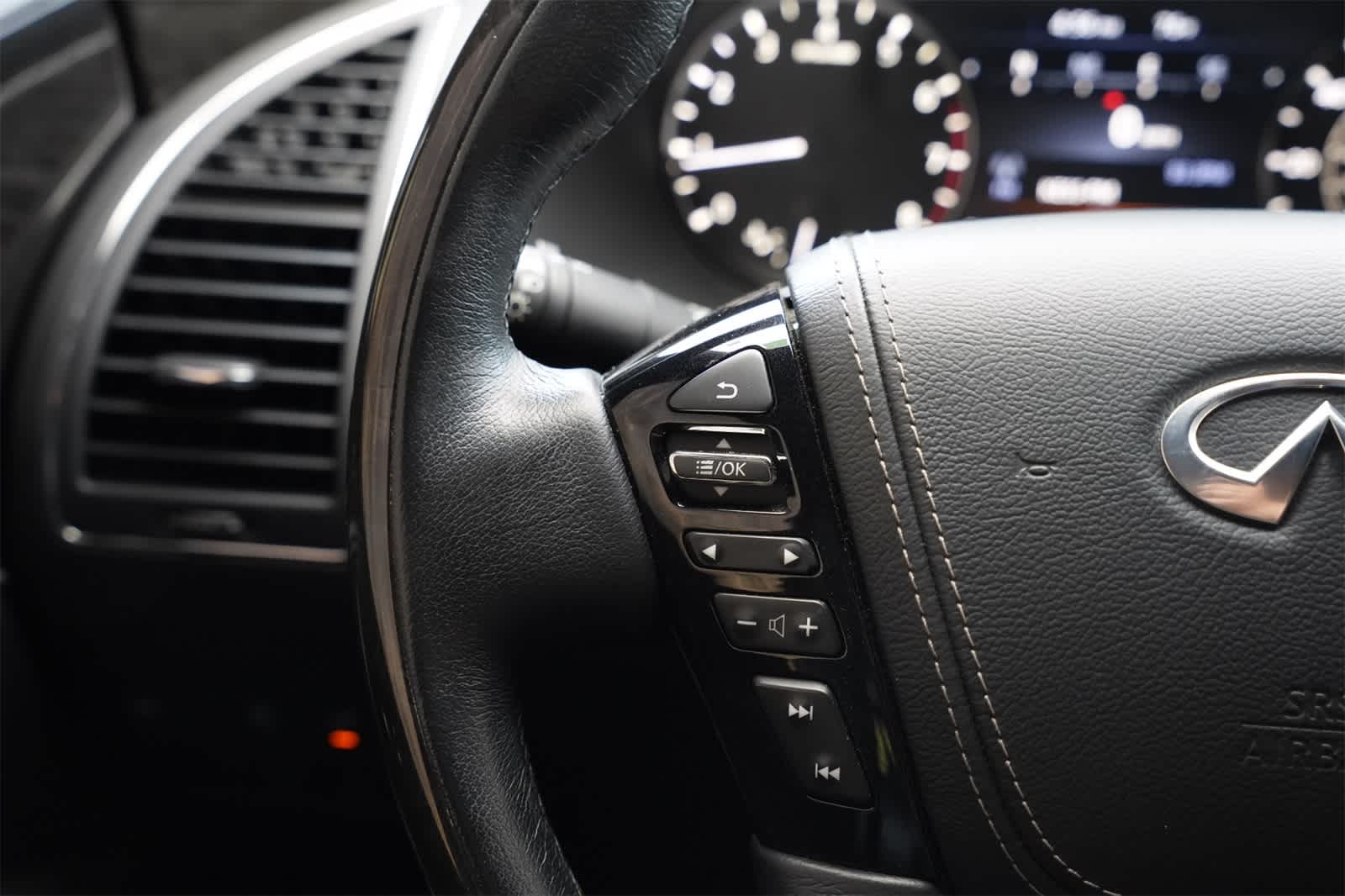 Thumbnail: 2022 INFINITI QX80 - 10