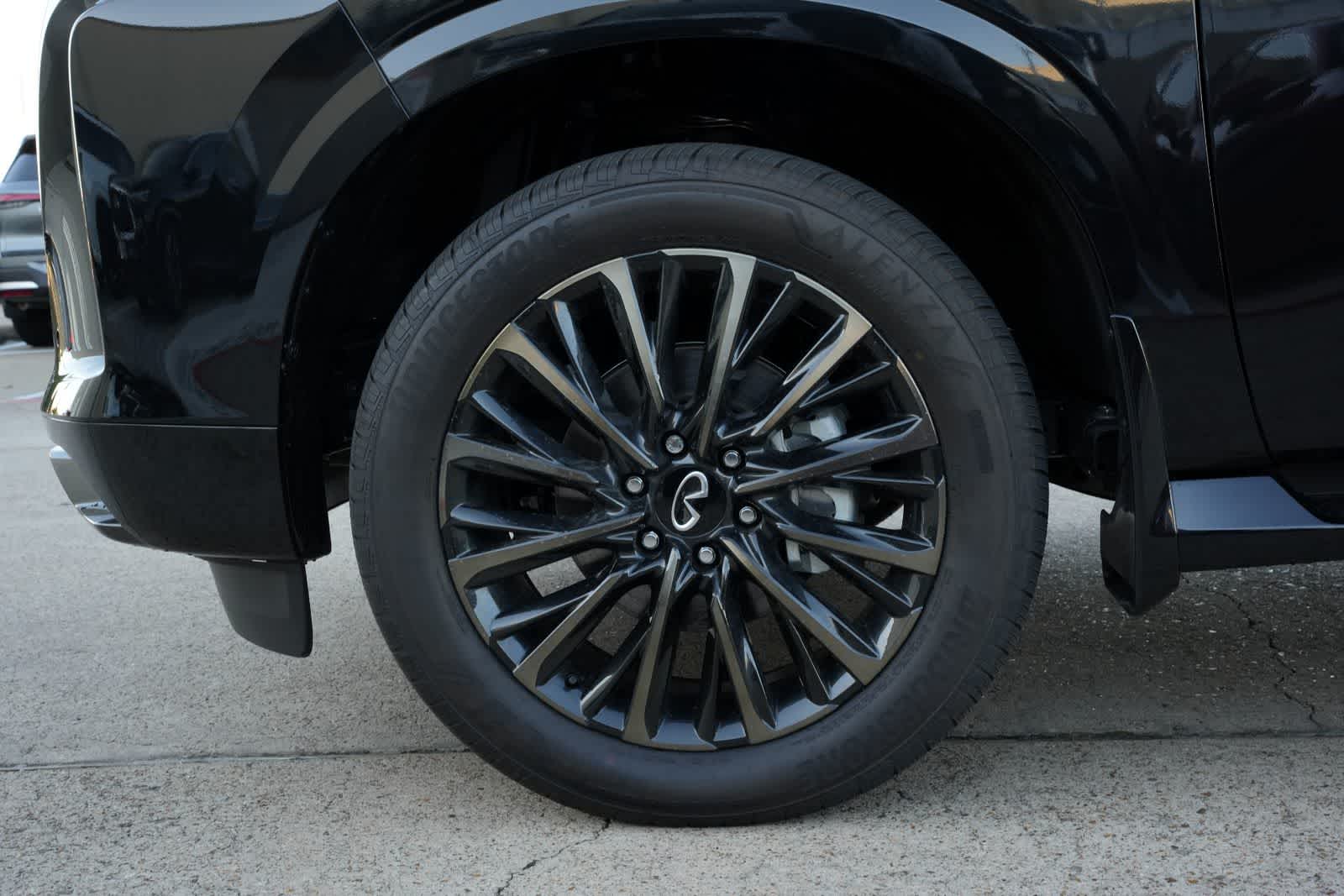 Thumbnail: 2026 INFINITI QX80 - 25