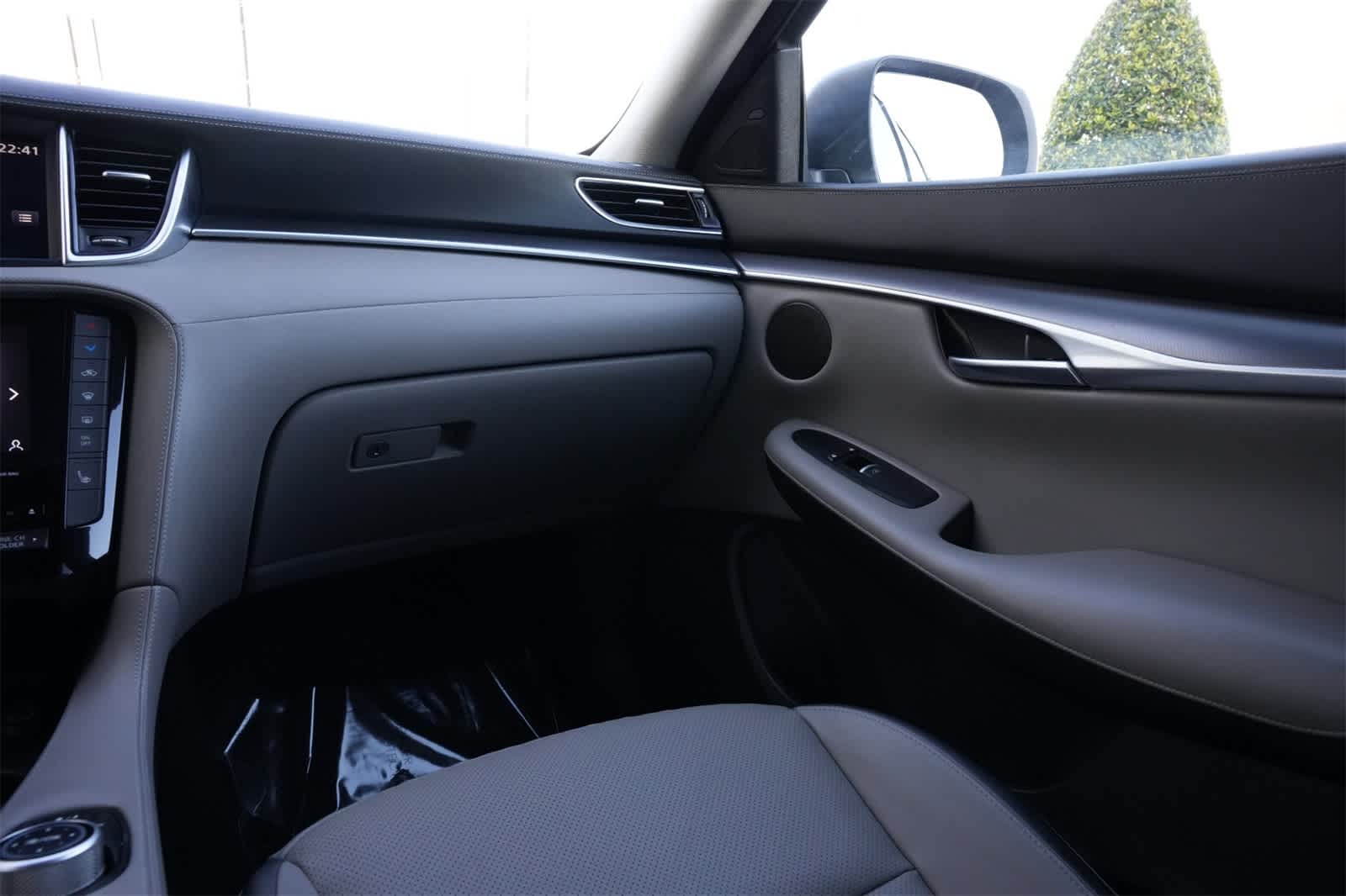 Thumbnail: 2023 INFINITI QX50 - 8