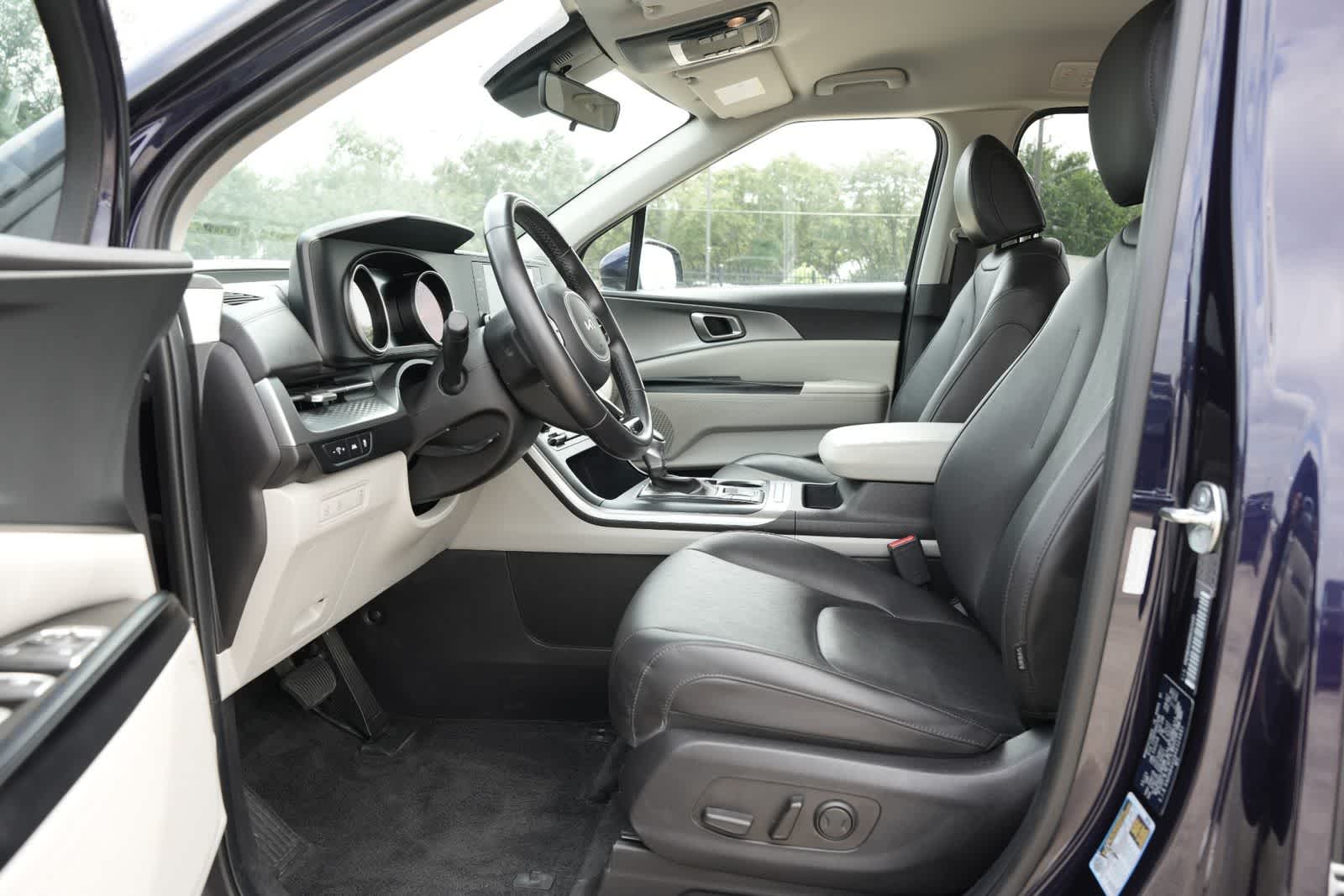 Thumbnail: 2024 Kia Carnival - 17