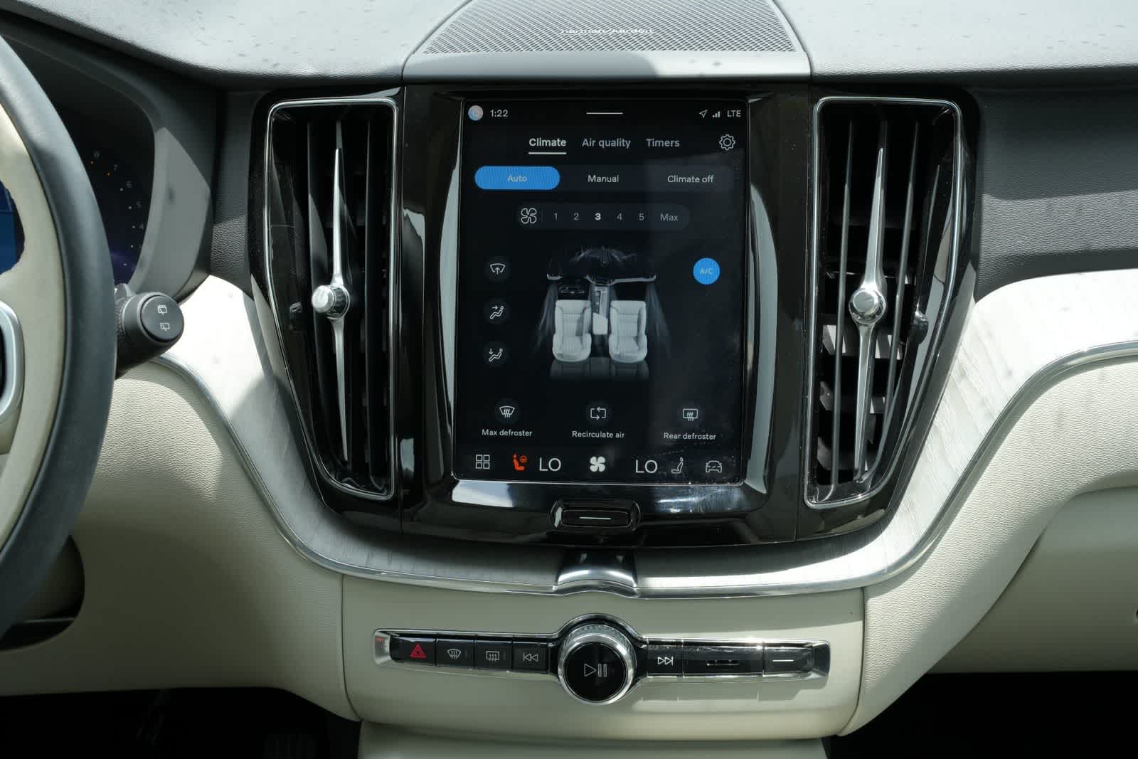 Thumbnail: 2025 Volvo XC60 - 13
