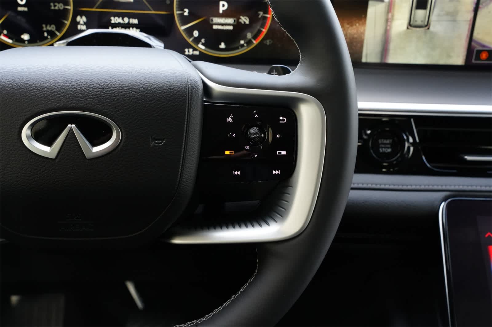 Thumbnail: 2025 INFINITI QX80 - 11