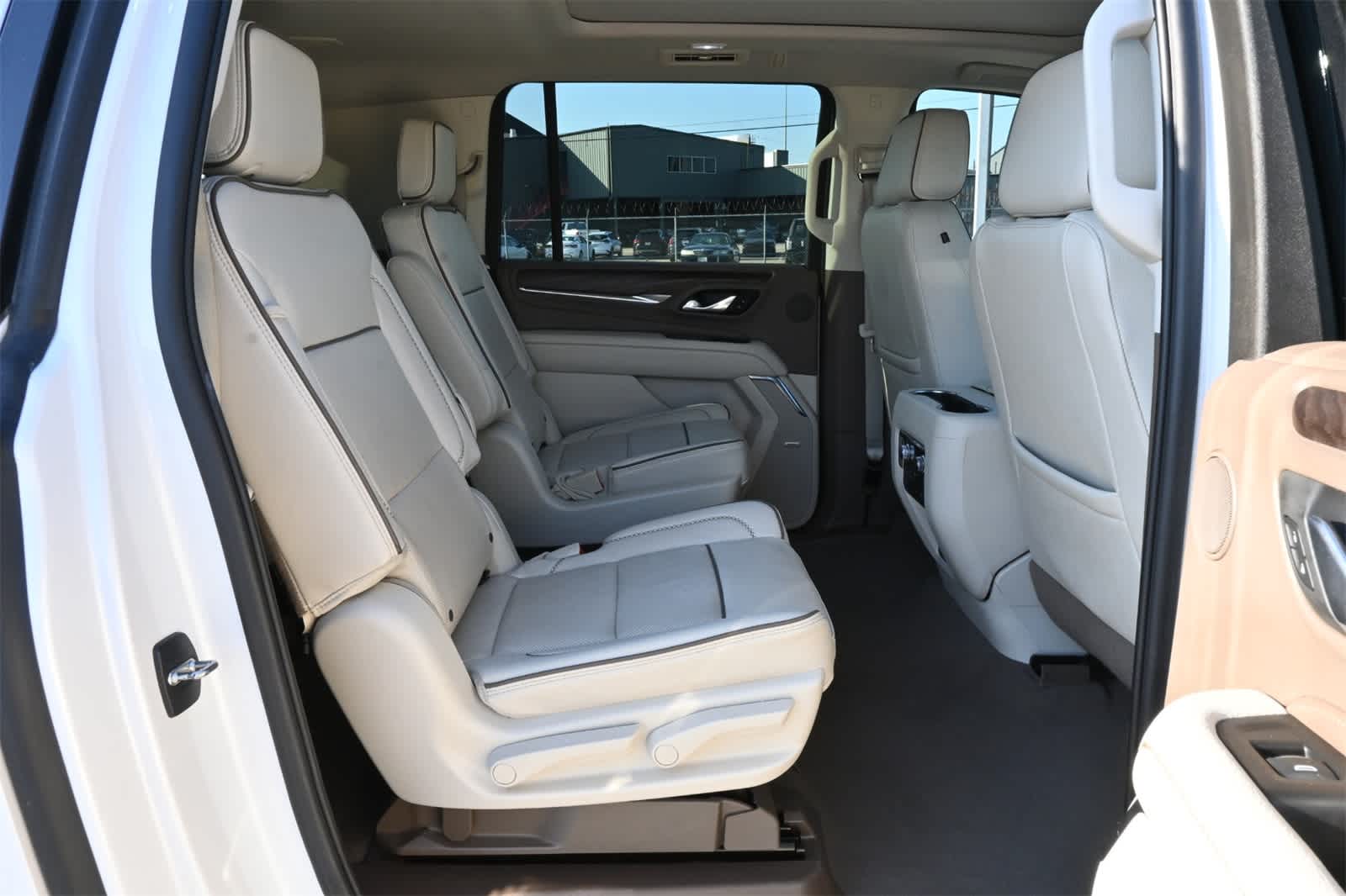 Thumbnail: 2023 GMC Yukon XL - 22