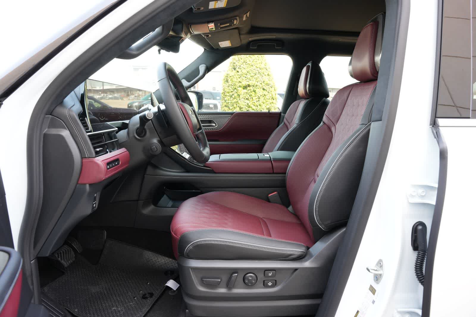 Thumbnail: 2026 INFINITI QX80 - 17