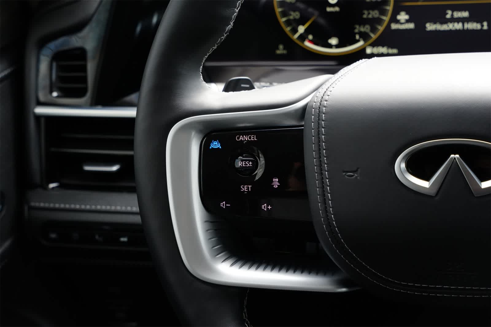 Thumbnail: 2025 INFINITI QX80 - 10